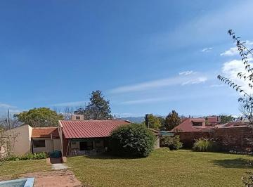 Casa · 290m² · 4 Ambientes · 4 Cocheras · Hermosa Casa en Venta