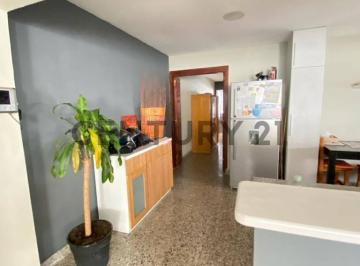 Casa · 130m² · 3 Ambientes · 2 Cocheras · Casa en Venta Ubicada en Calle 132 Entre 530 y 531. Dos Dorm. y Piscina.