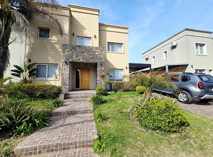 Casa · 146m² · 5 Ambientes · 3 Cocheras