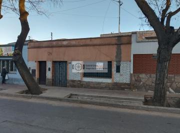 Casa · 132m² · 7 Ambientes · Venta Casa en Ciudad Calle Tucuman Casi Montecaseros (A Reciclar) Todo de Material 2 Propiedades en