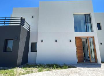 Casa · 218m² · 5 Ambientes · 2 Cocheras · Casa en Venta en San Sebastian - Area 1, San Sebastian, Escobar