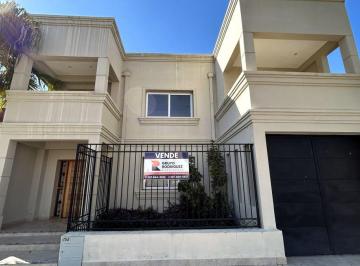 Casa de 8 ambientes, Salta · Casa a Estrenar en Venta - B° Tres Cerritos.