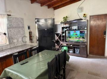 Casa · 110m² · 4 Ambientes · 1 Cochera · Venta Casa 4 Ambientes en Jose Leon Suarez con Patio