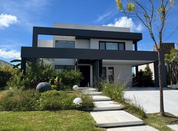 Casa · 350m² · 4 Ambientes · 2 Cocheras · Venta Casa - Barrio Muelles - Puertos del Lago - 5 Ambientes