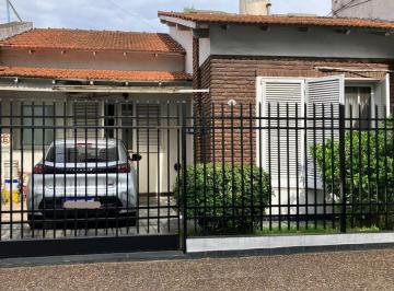 Casa · 295m² · 4 Ambientes · 1 Cochera · Casa - Caseros