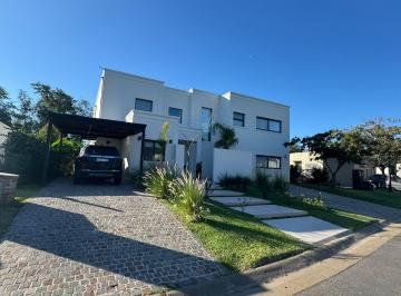 Casa · 300m² · 7 Ambientes · 3 Cocheras · Casa Venta - Barrio San Matias - 7 Ambientes