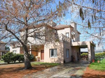 Casa · 108m² · 5 Ambientes · 2 Cocheras · Casa en Venta en Country Golf, La Carolina