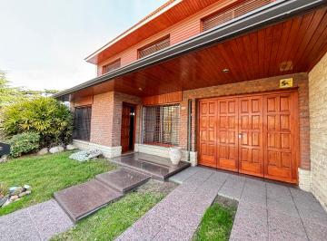 Casa de 6 ambientes, Quilmes · Importante Chalet en Venta 6 Ambientes con Gran Fondo y Cochera