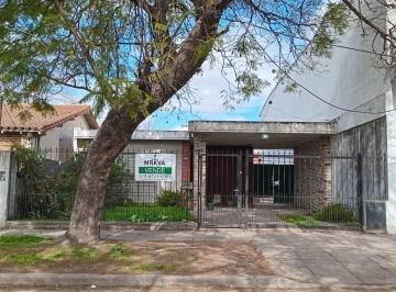 Casa · 150m² · 5 Ambientes · 1 Cochera · Casa en Moreno