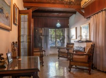 Casa · 138m² · 6 Ambientes · 3 Cocheras · Calle 23 y 56 - Casa en Venta Zona "Parque San Martín" - La Plata