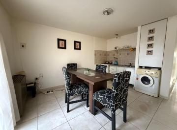 Casa · 300m² · 8 Ambientes · 1 Cochera · Casa de 3 Dorm. Departamento de 1 Dorm., Centenario