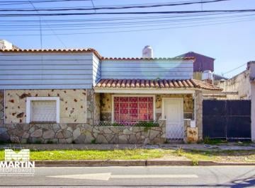 Casa · 80m² · 3 Ambientes · 1 Cochera · Casa PH en Venta de 3 Ambientes en Villa Adelina con Patio y Cochera | Apto Crédito