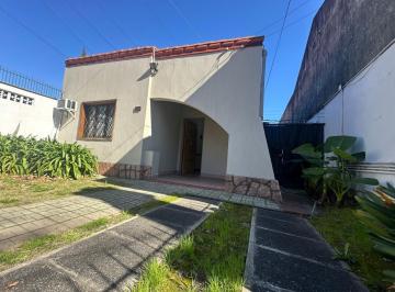 Casa · 194m² · 6 Ambientes · 1 Cochera · Venta en Block Inmueble Para 2 o 3 Familias Subdividido