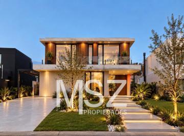 Casa · 335m² · 6 Ambientes · 2 Cocheras · Casa en Venta a Estrenar en Los Carpinchos