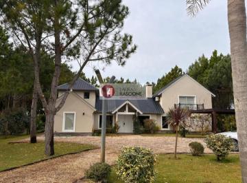 Casa · 300m² · 5 Ambientes · Hermosa Casa con Vista Al Lago, en Barrio Cerrado La Herradura