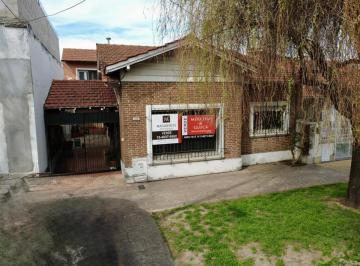 Casa · 185m² · 6 Ambientes · 2 Cocheras · Venta Casa Tipo Chalet Temperley - Barrio Ingles