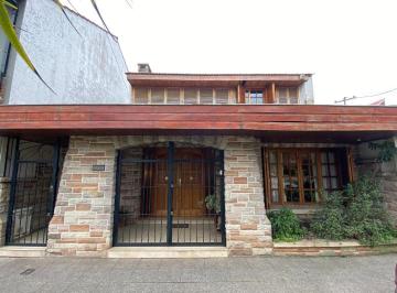 Casa · 250m² · 4 Ambientes · Chalet 4 Amb. + Chalet 2 Amb. Zona Chauvin
