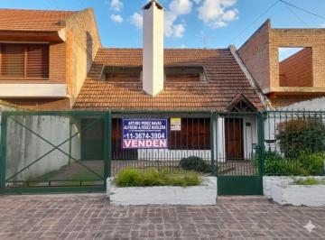 Casa de 5 ambientes, Esteban Echeverría · Chalet con Pileta y Quincho en Venta en Monte Grande