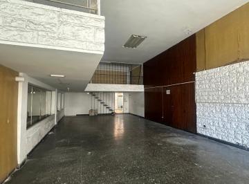 Local comercial · 480m² · 2 Cocheras · Alquiler Local en Mataderos