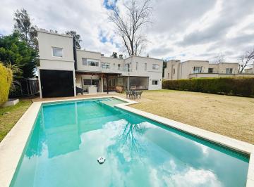 Casa · 289m² · 7 Ambientes · 2 Cocheras · Casa en Venta 4 Dorm. en El Encuentro
