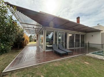 Casa de 4 ambientes, Córdoba · Cañuelas Village Venta Casa 3 Dorm 3 Baños Galería Piscina