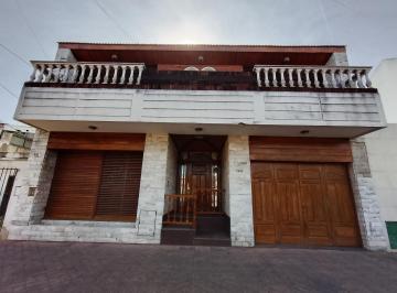 Casa · 412m² · 5 Ambientes · 2 Cocheras · Casa en Banfield