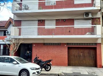 Garage , Monte Castro · Cochera Fija Cubierta - Vehiculo Mediano - Porton Automatizado y Camaras