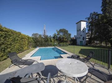 Casa · 508m² · 8 Ambientes · 4 Cocheras · Casa en Venta en Bella Vista – 4 Amb. | Apto Crédito / Financiación | Patio, Cochera y Jardín | Idea