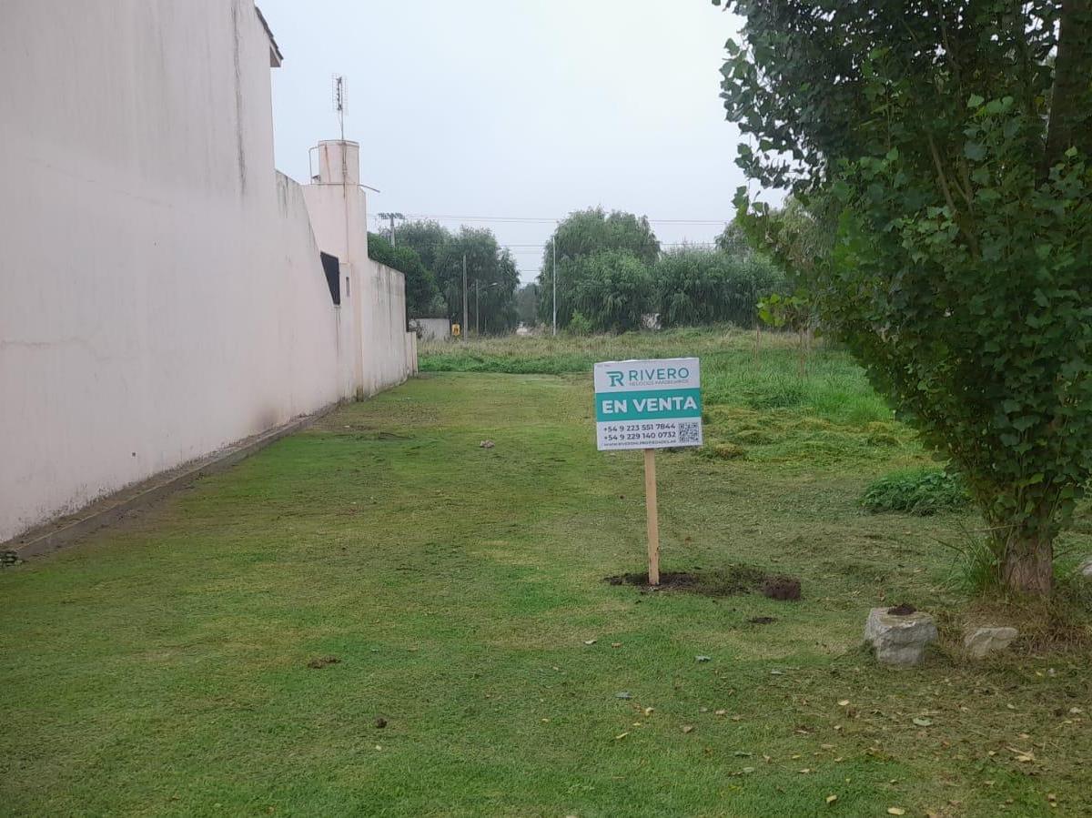 En venta este lote terreno baldio. Calle 437 entre 8 y 10.