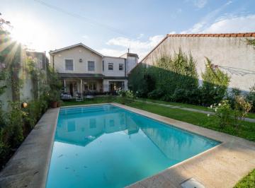 Casa · 200m² · 4 Ambientes · Hermosa Casa en Barrio Ingles - Hurligham - 3 Dorm. Apta Crédito