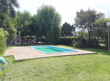 Casa · 221m² · 6 Ambientes · 2 Cocheras · Chalet con Amplio Parque y Pileta en Monte Grande Centro