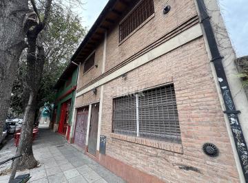 Casa · 236m² · 8 Ambientes · 1 Cochera · Casa en Lote de 8.66x20 m en Fitz Roy Al 1700 - 236 m² Cub Impec Garage Baulera Gran Tza Patio