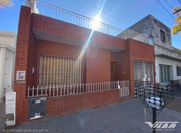 Casa · 85m² · 3 Ambientes · 1 Cochera · Casa 3 Amb con Depto 1 Amb, en Venta. Terreno 8.66x35a m de Av Laprida. Villa Martelli