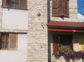 Casa de 4 ambientes, Rosario · Venta Casa 3 Dorm. 2 Baños. Patio. (Mister Ross 1500)