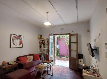 PH · 76m² · 3 Ambientes · Venta - Casa de Pasillo. 2 Habitaciones, 2 Baños. Patio y Terraza