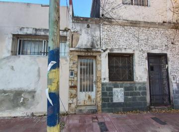 Casa · 55m² · 4 Ambientes · Retasada - Oportunidad en Barrio Sarmiento – ¡Casa Interna con Patio!