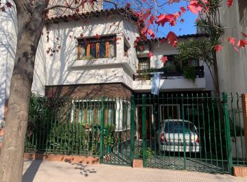 Casa · 130m² · 4 Ambientes · 1 Cochera · Venta Casa en Lomas de Nuñez 3 Dorm. C/patio