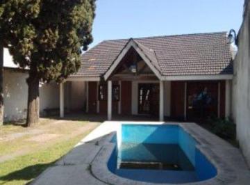 Casa · 85m² · 5 Ambientes · 1 Cochera · Casa en Villa Luzuriaga