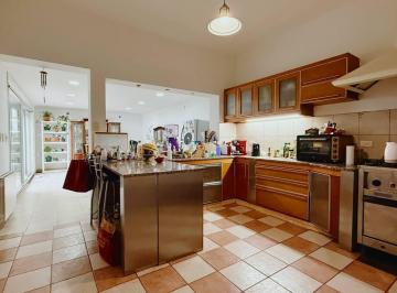 Casa · 200m² · 6 Ambientes · 1 Cochera · Casa en Bahia Blanca