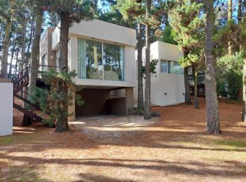 Casa · 166m² · 5 Ambientes · 3 Cocheras · Casa Chalet en Venta en Mar de Las Pampas, Costa Atlántica, Buenos Aires
