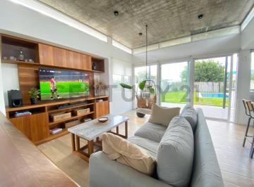 Casa · 130m² · 5 Ambientes · 2 Cocheras · Casa 2 Dormitorio en Venta Calle 18bis E/ 607 y 608