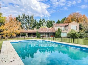 Casa · 325m² · 6 Ambientes · 2 Cocheras · Alquiler Temporario en Chacras de Murray Sobre Cancha de Polo, Pilar