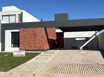 Casa de 5 ambientes, Córdoba · Casa en Venta - 3 Dorm. - 2 Baños - Cochera Doble - 150 m²
