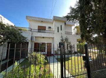 Casa · 157m² · 5 Ambientes · 2 Cocheras · Casa - Llavallol