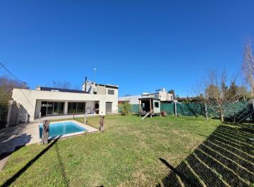 Casa · 140m² · 5 Ambientes · 2 Cocheras · Casa en Venta City Bell Las Banderitas 4 Dorm. Pileta Parque