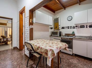 Casa · 126m² · 5 Ambientes · 1 Cochera · Venta - Casa de 3 Dorm. y Cochera - Barrio Azcuénaga, Rosario