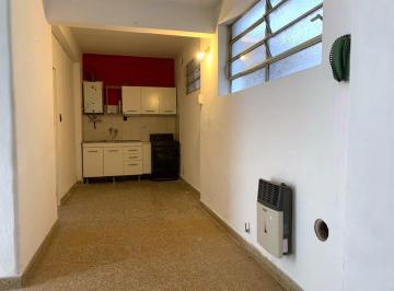 Casa · 68m² · 4 Ambientes · Departamento de Pasillo Dos Dorm. / Dorrego 1300