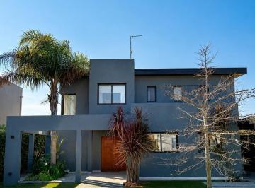 Casa · 230ha · 5 Ambientes · 4 Cocheras · Venta Casa 4 Dormit en B° C° Altos de Campo Grande, Pilar