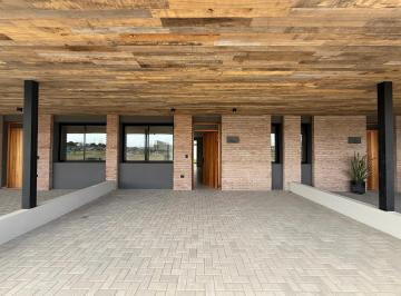 Casa · 110m² · 3 Dormitorios · 2 Cocheras · Casa en Alquiler - Chacras Green - 3 Dormis