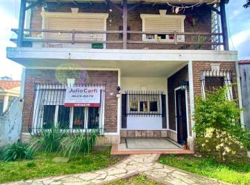 Casa de 5 ambientes, Morón · Chalet de Estilo en Zona Residencial de Castelar Norte.